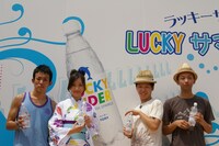 左からファンキー加藤、波瑠、DJケミカル、モン吉。