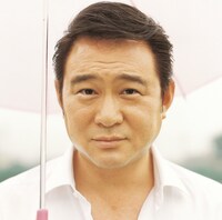 ニューシングル「告白」のジャケットには、“2時間ドラマの帝王”こと船越英一郎が登場。