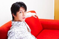ミッチーとTAKUROは以前から親しい間柄だったが、楽曲の共作は今回が初めて。念願のコラボが今回ついに実現した。