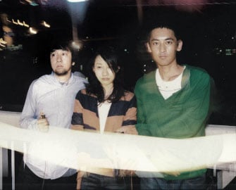 今作では、クラシック・ピアノや、エレクトリックな要素、街の雑踏で拾ったフィールドノイズなどを使用しているという。こうした音を、緻密な音づくりで定評のある彼らがどのように料理したのか、仕上がりが楽しみなところだ。