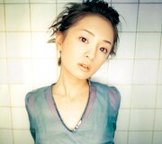 ayu10年の歴史をたどる全シングル収録3CDベスト