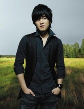 秦基博はこの週末、「Augusta Camp 2008」（7月26日）、「FM802 MEET THE WORLD BEAT 2008」（27日）と野外イベントで大活躍した。