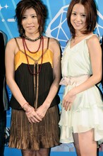 鈴木亜美（右）はYU-KI（左）について「YU-KIさんは小室さんがプロデューサーだった時代からの大先輩」とリスペクト。