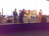 お米をもらうKokia。