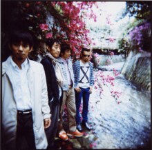 「若葉」はスピッツがこの映画のために書き下ろしたナンバー。カップリング「まもるさん」を含む2曲入りで発売される。