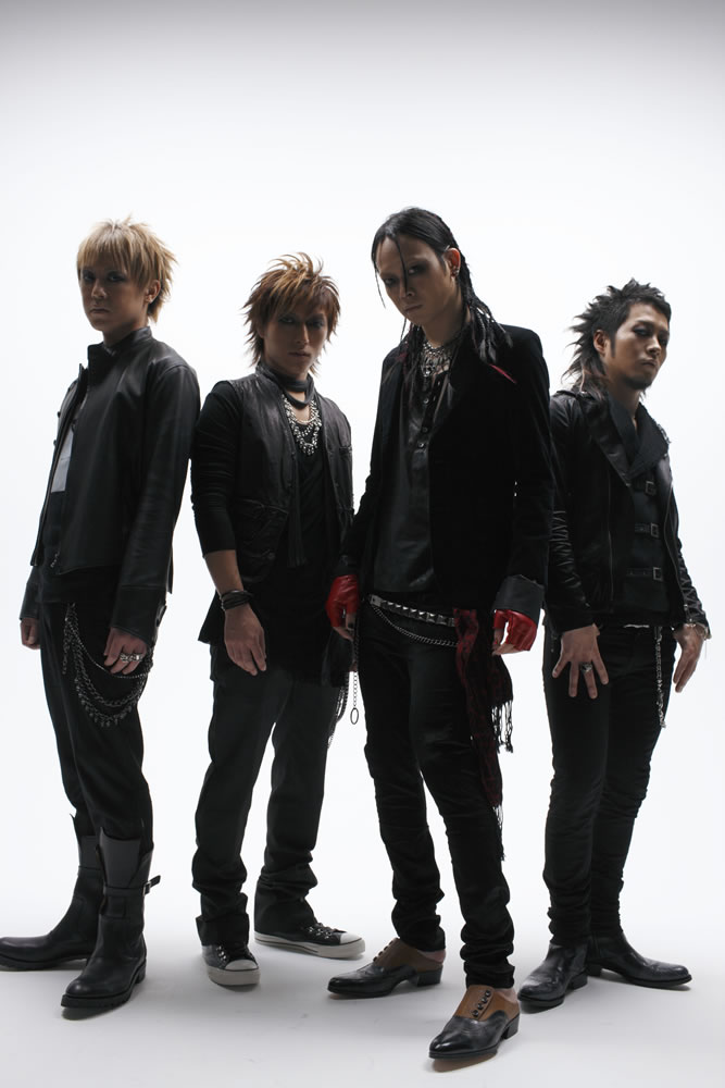ムックは10月、ヨーロッパ版「TASTE OF CHAOS」にも出演。日本公演では60分の演奏時間を予定している。