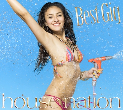 アルバム「HOUSE NATION - Best Gig」にはパーティの3000円OFFチケットが封入されている。