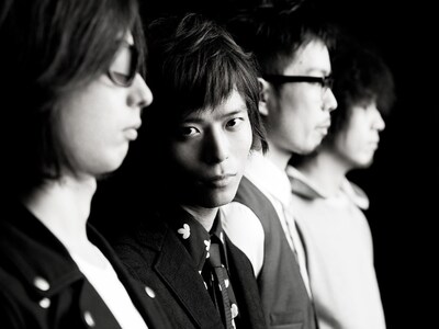 椿屋四重奏は8月30日公開の映画「死にぞこないの青」主題歌を担当。その新曲「アンブレラ」は8月13日より着うたサイトにて配信される。