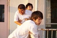 柄本時生、遠藤雄弥、草野イニといった実力派俳優たちが17歳の青春を演じる。