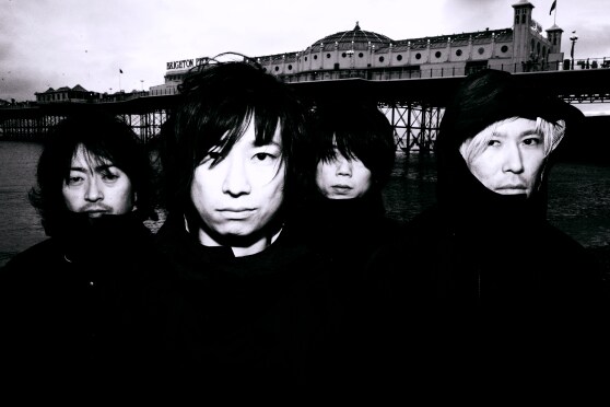 コメント動画では「Halan' na-ca Darkside」の正しい読み方をレクチャー。なお先行配信曲「Internal Division」はシングル収録曲とは異なる「angler fish mix」となっている。