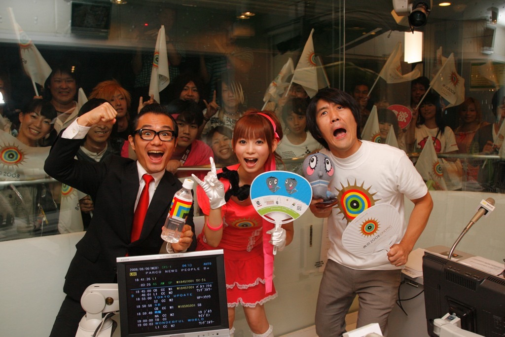 渋谷の領域で行われた公開収録にはコスプレ姿の熱狂的ファンが多数押し寄せた。