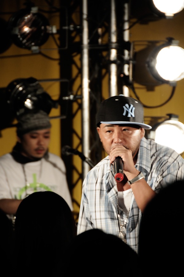 K DUB SHINE（右）とDJ OASIS（左）