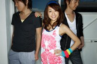 写真中央が「ここまで踊れて歌える22歳のボーカルはなかなかいない」と絶賛された千紗。