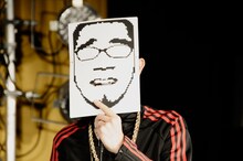 司会を務めたケイタイモ（BEAT CRUSADERS）はHIP HOPを意識したコーディネートで登場するも、「細くてHIP HOPぽくない」と苦笑い。