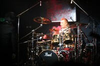 真矢はツアーの大阪、福岡、東京公演に出演予定。名古屋、札幌、仙台はLEVINが担当する。