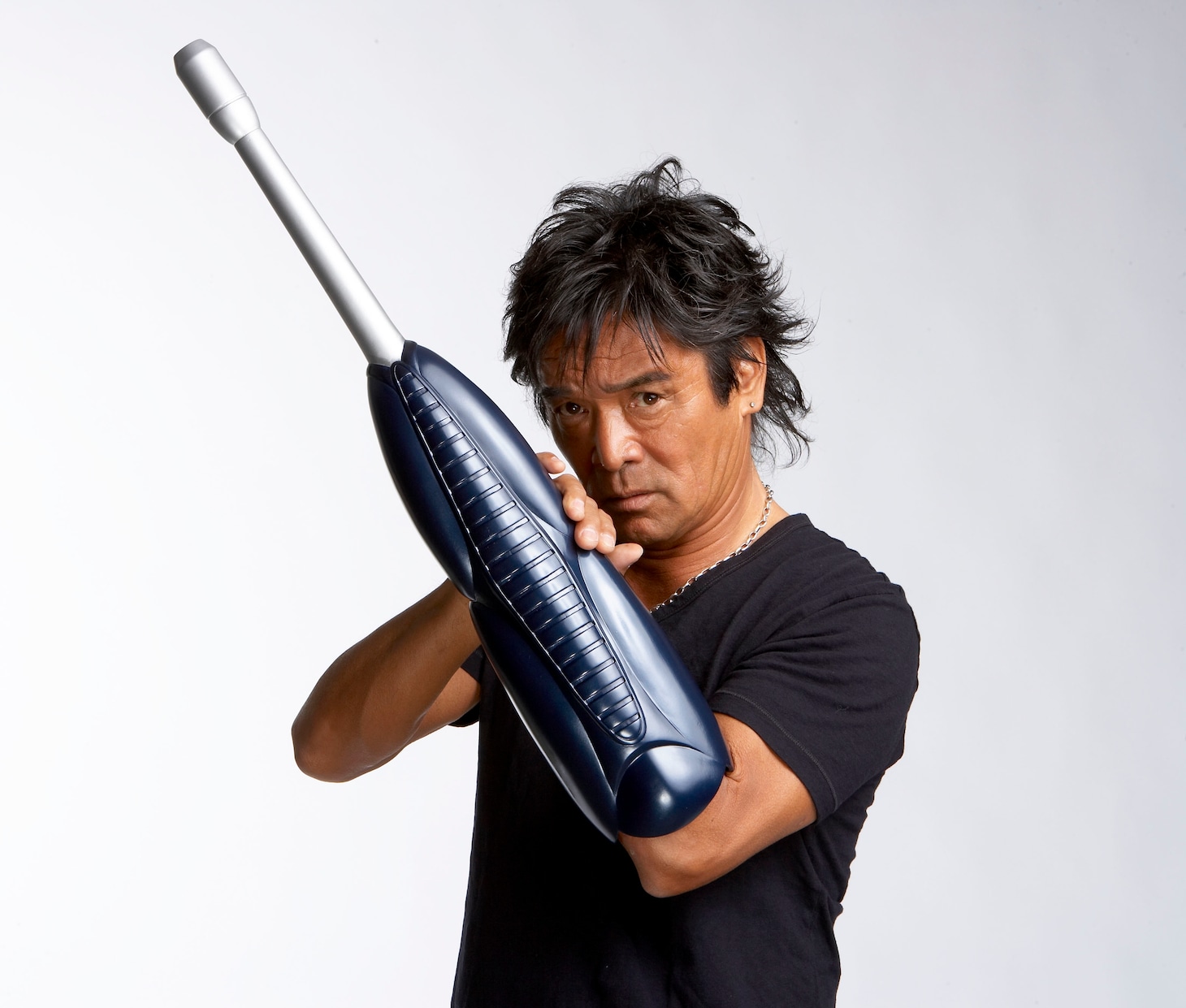 サイコガンを左手に装着したしげる。