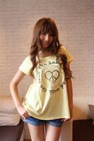 雑誌「Cawaii!」のモデルとしても活躍する彼女。独自のセンスが活かされたファッションにも注目だ。