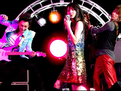 ドラマ「キャットストリート」は、「花より男子」で知られる神尾葉子原作の人気コミックをドラマ化したもの。谷村美月、勝地涼、黒川智花、木村了、石黒英雄、高部あいなど、人気若手俳優・女優が多数出演する。