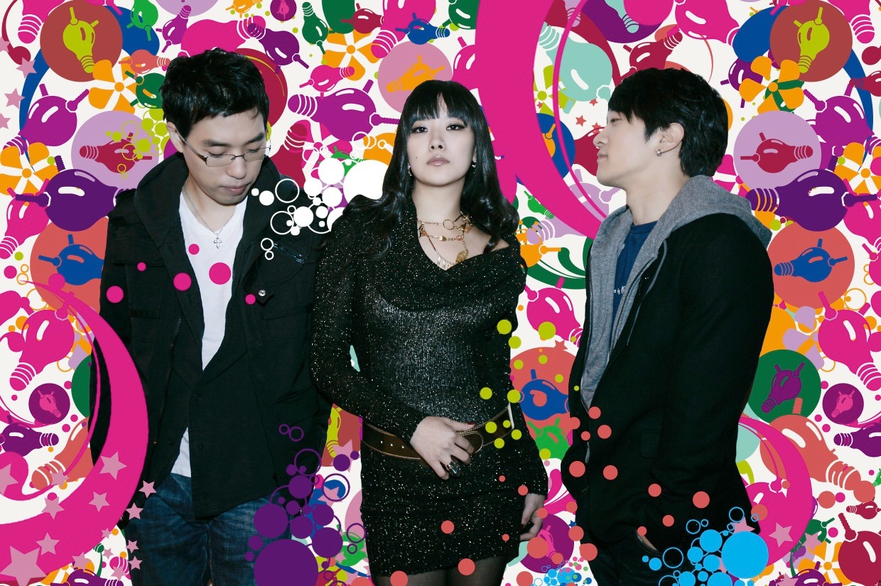 左からDJ CLAZZIQUAI、Horan、Alex。