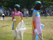 レナの塗装が剥げた赤い火バサミからは、よく使い込まれていることが伺える。