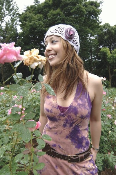 Jazztronik作品のボーカリストとして重要な位置を占めるシンガーarvin homa aya。通称アヤちゃん。