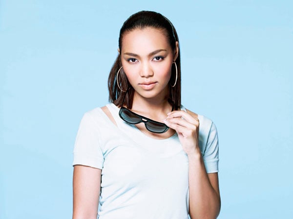12月23日には恒例のクリスマスライブをパシフィコ横浜で開催するCrystal Kay。チケットは発売中。