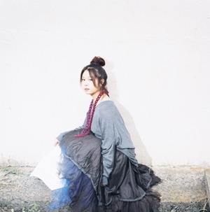 Salyuは明日8月19日、逗子OTODAMA SEA STUDIOにてSUEMITSU ＆ THE SUEMITHとの2マンライブを行う。