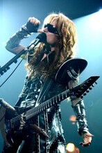 写真は昨年8月にパシフィコ横浜で行われた高見沢俊彦ソロツアー「THE 3RD PLANET Presents『高見沢俊彦のロックばん R&TV』SPECIAL KaléidoscopeII ～鋼鉄天使の凱旋～」最終公演の模様。