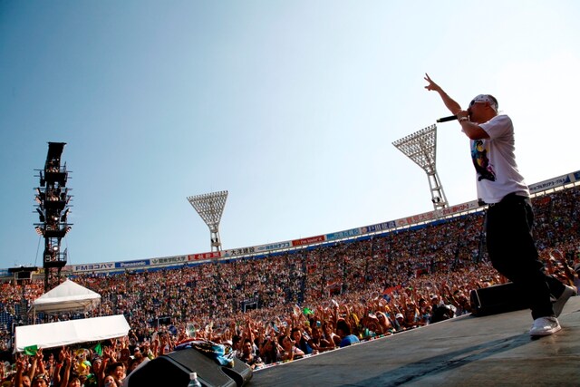 青空の下で熱い盛り上がりをみせた「横浜レゲエ祭2008 NEXT LEVEL」。（(C)MIGHTY CROWN ENTERTAIMENT , inc.）