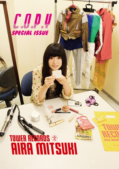 タワレコおなじみデザインにとけこむ大文字の「AIRA MITSUKI」ロゴマーク。本企画のキービジュアルや限定発売されるTシャツはAiraと「NO MUSIC NO LIFE」とのダブルネームとなっている。