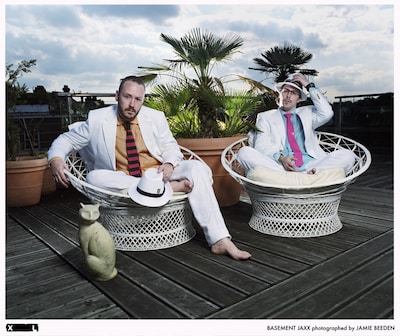 来年にはニューアルバムのリリースが控えているBASEMENT JAXXは、DJ SETで参戦。