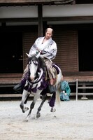 吉川は2009年のNHK大河ドラマ「天地人」で戦国武将・織田信長を演じる。