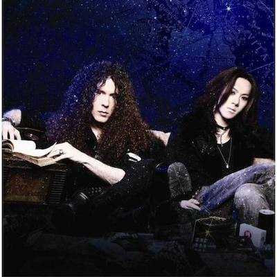 J-POPをこよなく愛し、“邦楽＜洋楽”という構図に真っ向から対抗しようとするマーティ・フリードマン。このシングルから彼の心意気を感じ取ってみよう。