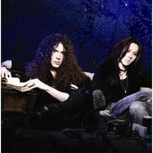 J-POPをこよなく愛し、“邦楽＜洋楽”という構図に真っ向から対抗しようとするマーティ・フリードマン。このシングルから彼の心意気を感じ取ってみよう。