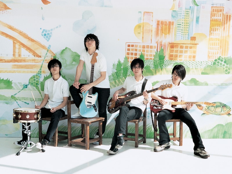 なお、10代限定夏フェス「閃光ライオット」のアンセムとして作られた「ハイスクールキュンキュン～SCHOOL OF LOCK! バージョン～」の配信は8月31日まで。