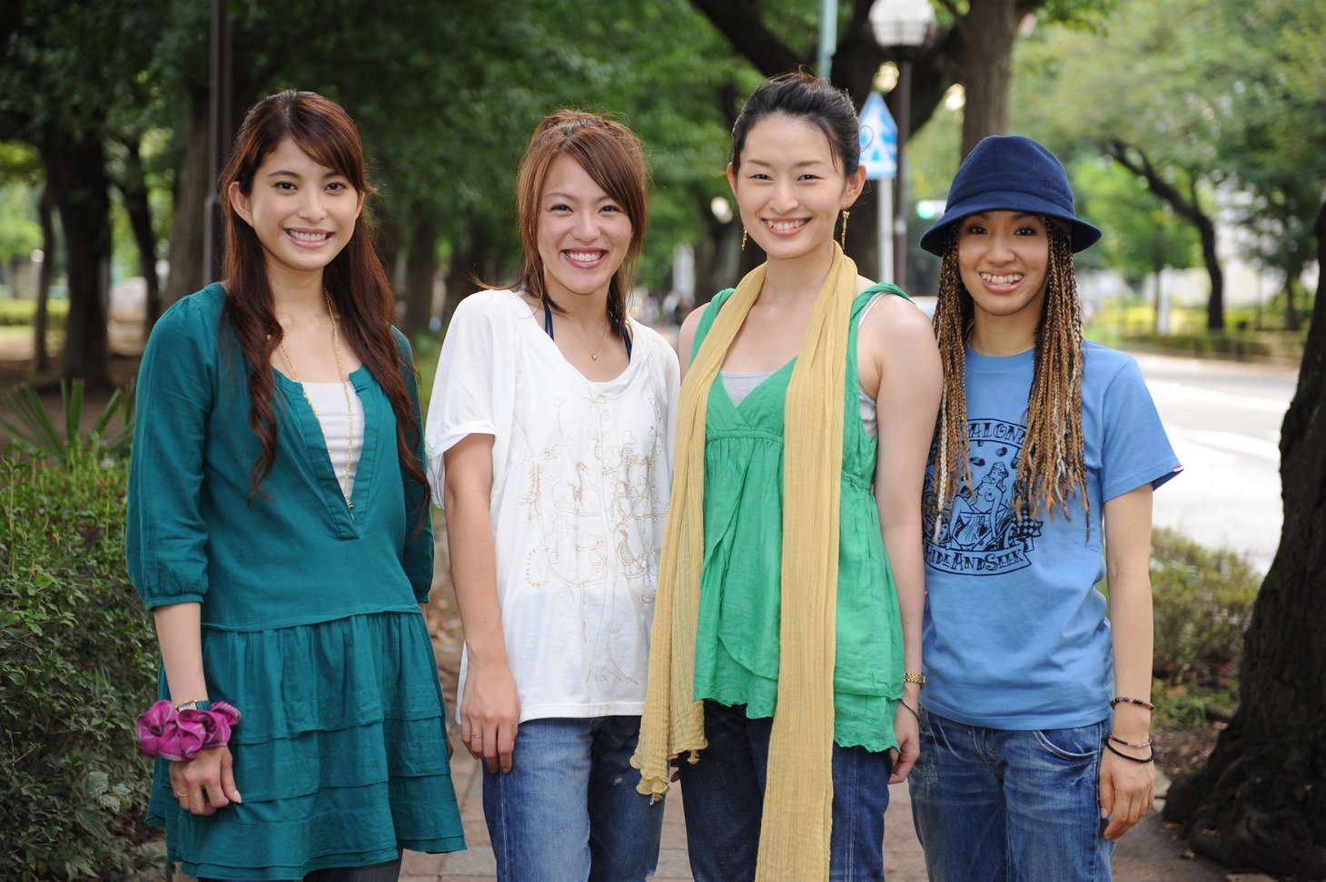 左から上原多香子、今井絵理子、島袋寛子、新垣仁絵の4名。