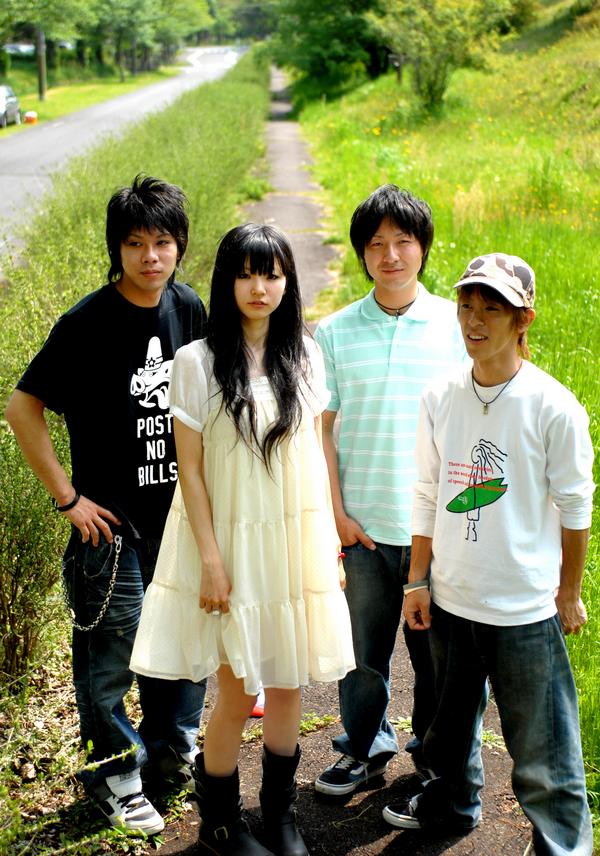 SpecialThanksは17歳の紅一点ボーカルMasakiを要する4人組バンド。8月6日にミニアルバム「SEVEN COLORS」をリリースしたばかり。