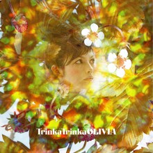 初回生産分のみ「OLIVIA ART & PHOTO BOOK」が付属する「Trinka Trinka（通常盤）」のジャケット。