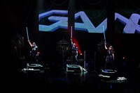 写真は6月1日に横浜BLITZで行われたツアーファイナルの模様。