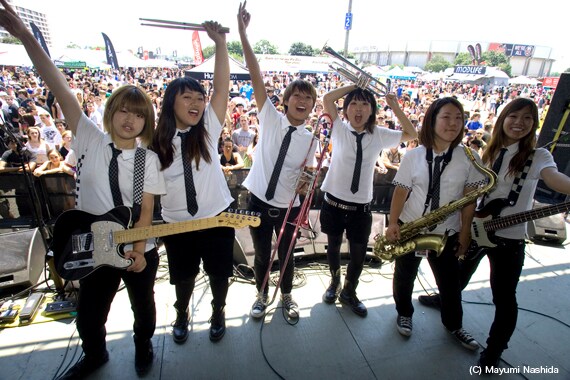 8月17日に「WARPED TOUR 2008」最終日を迎えたオレスカバンドは、約5000人のオーディエンスを前に堂々のパフォーマンスを披露し、大成功を収めた。