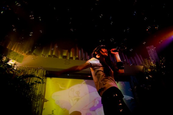 原作＆原曲の熱狂的ファンである中川翔子が知ったら本気でくやしがりそうな贅沢コラボ。AYUSEは本格的なダンストラックで各種業界関係者をおどろかせた。