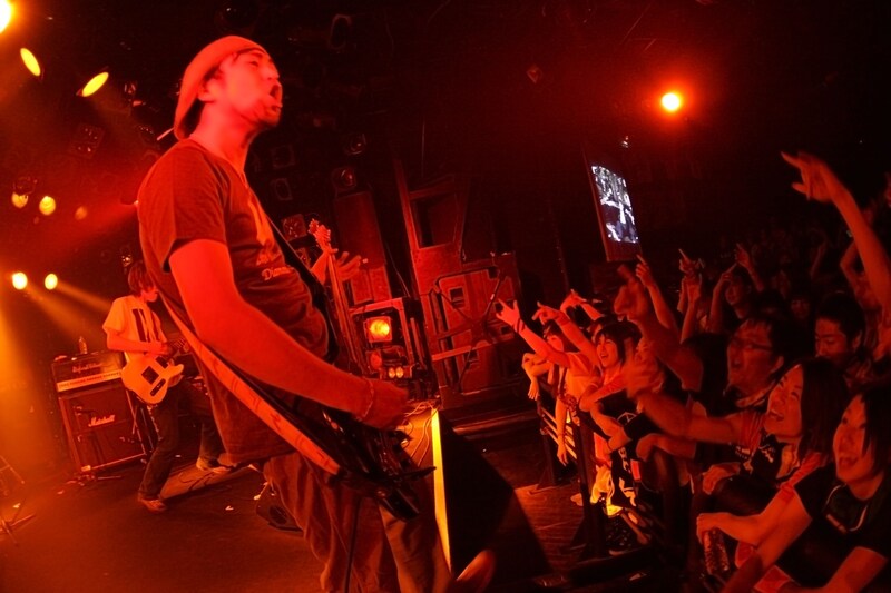 PINKLOOPのライブ写真。当日はどんなステージを繰り広げてくれるのか要注目だ。