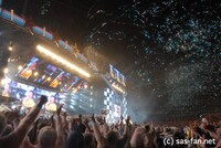 ライブでは風船や花火などの演出も多数用意され、ファンを喜ばせた。