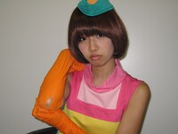 過去には半年間同じ衣装を着続け、ヒジに穴を開けながらも全力でパフォーマンスに臨んでいたバニラビーンズ・レナ。