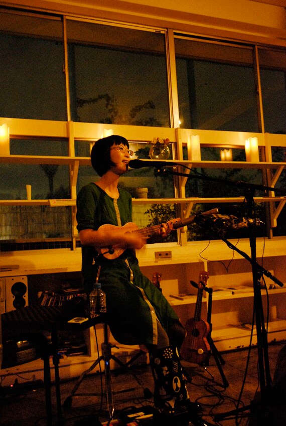 あやの先生のほっこりとした歌声が、雰囲気のある校舎をやさしく包み込んだ。