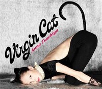 ニューシングル「Virgin Cat」は、海外ドラマ「Lの世界」DVD発売キャンペーンソング。10月29日にはアルバム「NUDY SHOW!」のリリースも決定している。