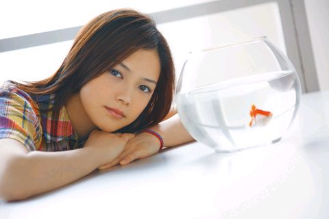 活動休止にともない、秋に予定されていたファンクラブ限定ツアーも中止となった。ファンは本作を聴きながらYUIの復活を待とう。