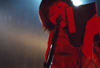 古式ゆかしい空間で繰り広げられた、椎名林檎の妖艶なパフォーマンス。