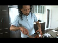 トークをしながらよどみなく調理を続ける北原雅彦。