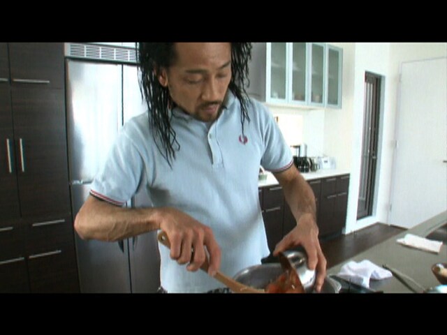 トークをしながらよどみなく調理を続ける北原雅彦。